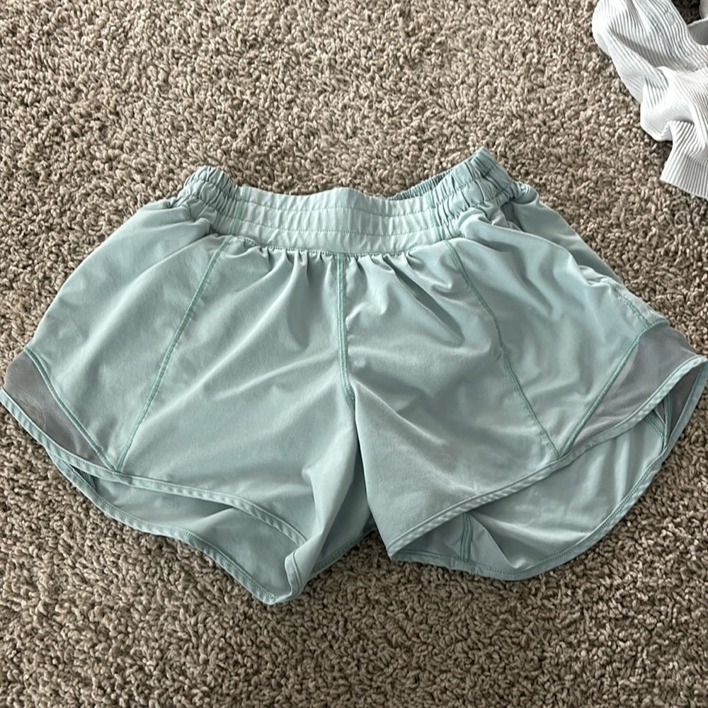 Lululemon Size 4 Four Inch Hotty Hot Short